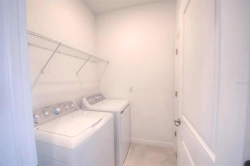 5707 N Honore Avenue Sarasota FL 34243