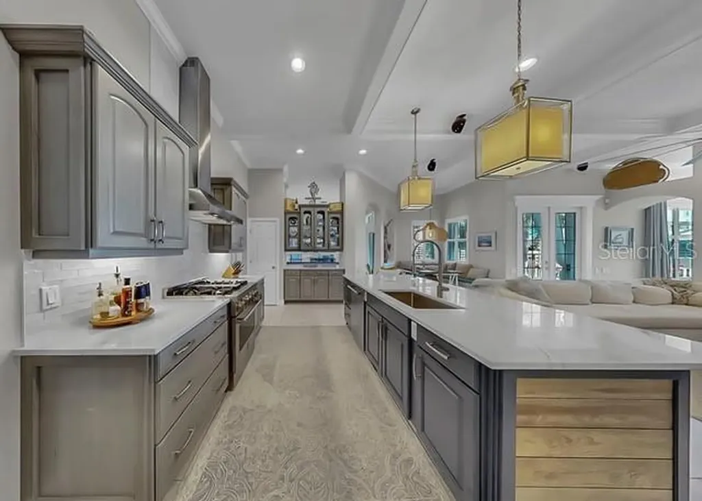 714 Islebay Drive Apollo Beach FL 33572