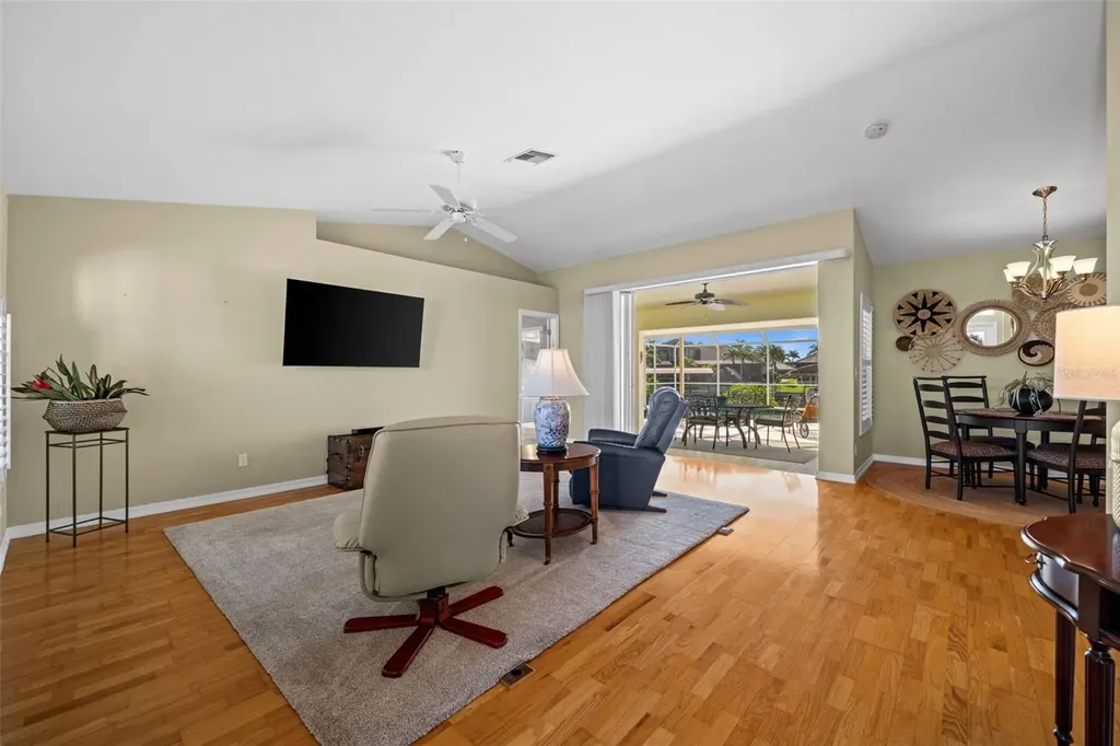 2926 SW 38th Terrace Cape Coral FL 33914