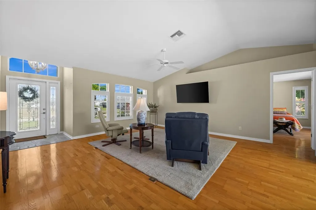 2926 SW 38th Terrace Cape Coral FL 33914