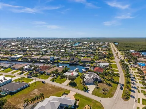 2926 SW 38th Terrace Cape Coral FL 33914