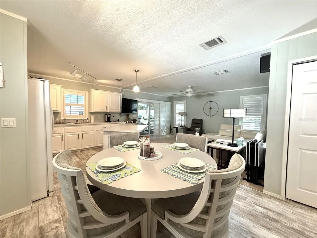 124 E Saint Annes Circle Apollo Beach FL 33572