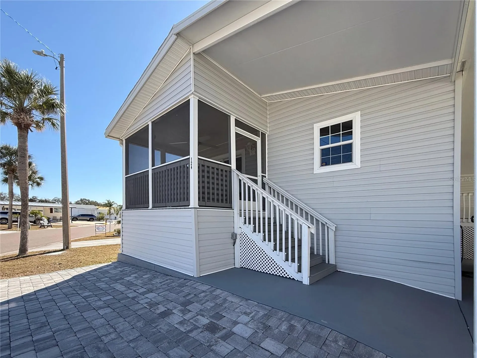 124 E Saint Annes Circle Apollo Beach FL 33572