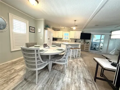124 E Saint Annes Circle Apollo Beach FL 33572