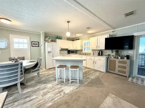124 E Saint Annes Circle Apollo Beach FL 33572
