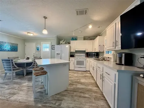 124 E Saint Annes Circle Apollo Beach FL 33572