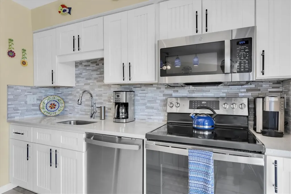 3601 E Bay Drive Holmes Beach FL 34217