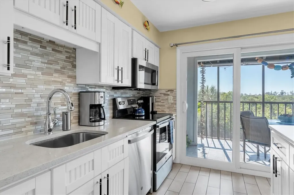 3601 E Bay Drive Holmes Beach FL 34217