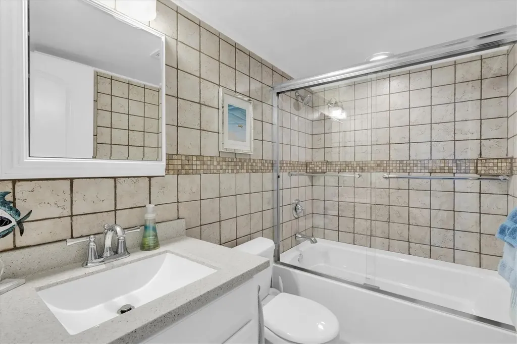 3601 E Bay Drive Holmes Beach FL 34217