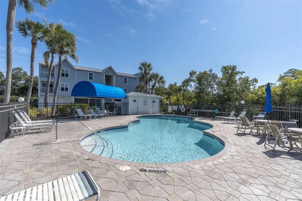 3601 E Bay Drive Holmes Beach FL 34217