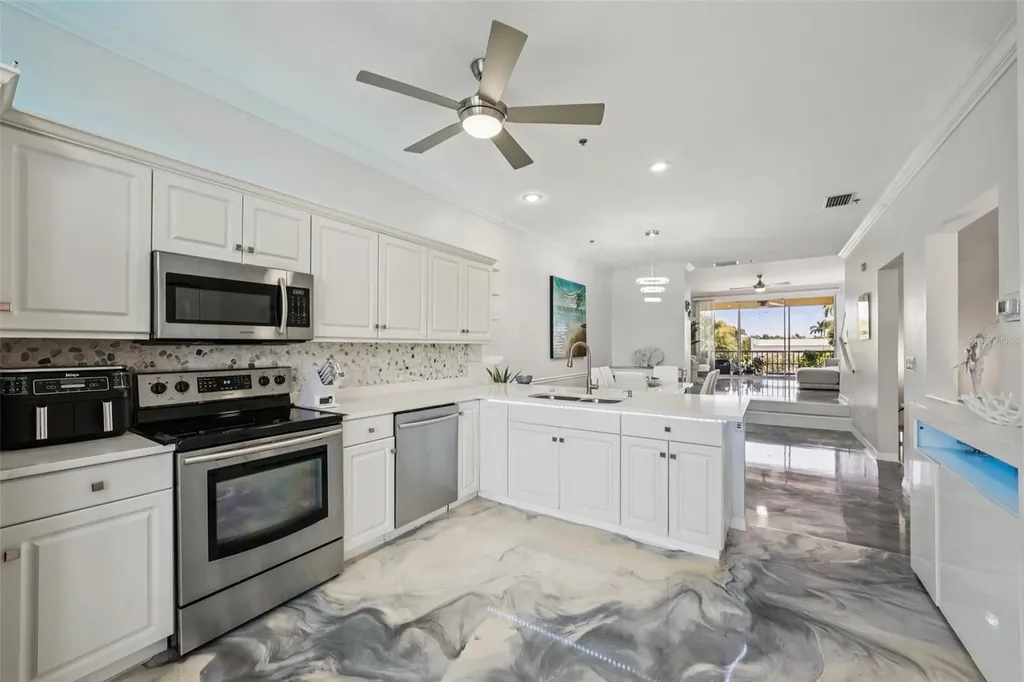 1061 Pinellas Bayway S St Petersburg FL 33715