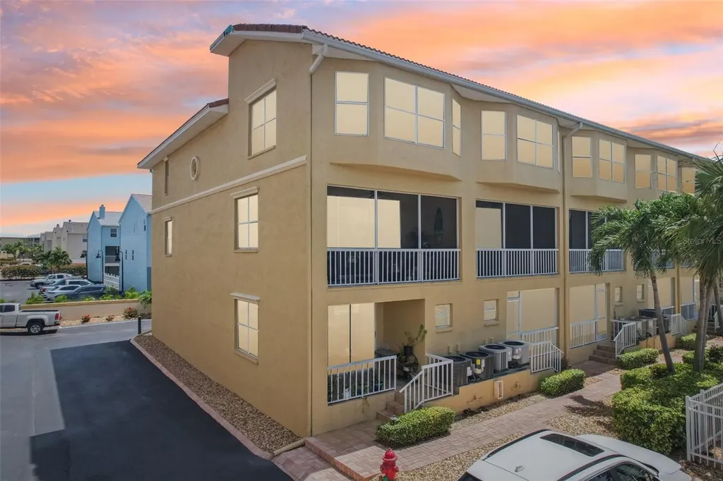 1061 Pinellas Bayway S St Petersburg FL 33715