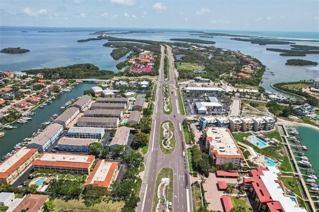 1061 Pinellas Bayway S St Petersburg FL 33715