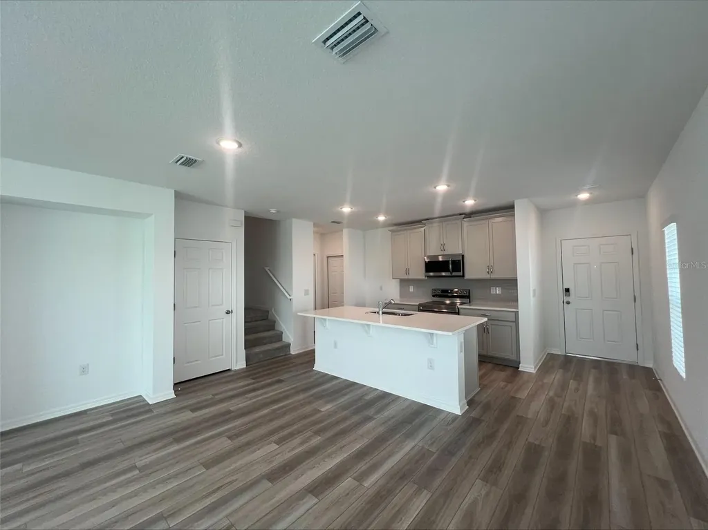 462 Thompson Village Avenue Apopka FL 32703