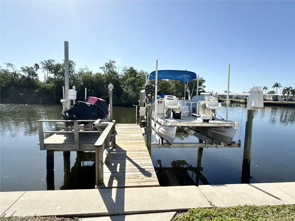 436 Mount Oak Avenue NE St Petersburg FL 33702