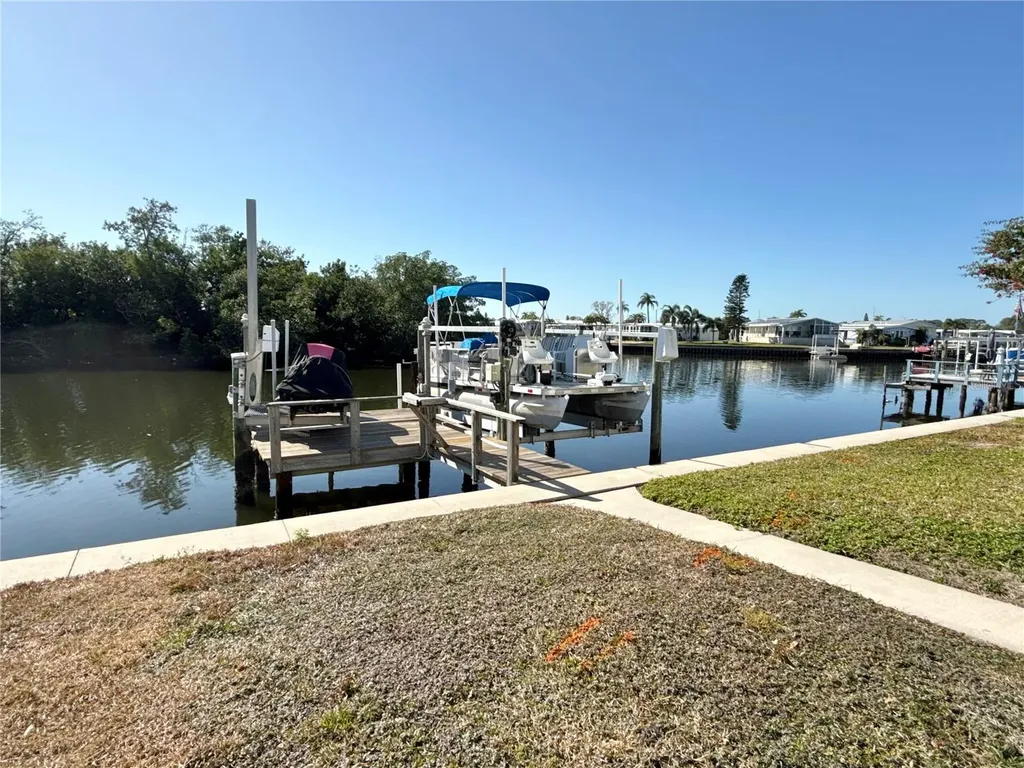 436 Mount Oak Avenue NE St Petersburg FL 33702