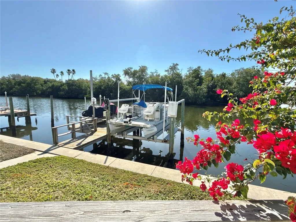 436 Mount Oak Avenue NE St Petersburg FL 33702