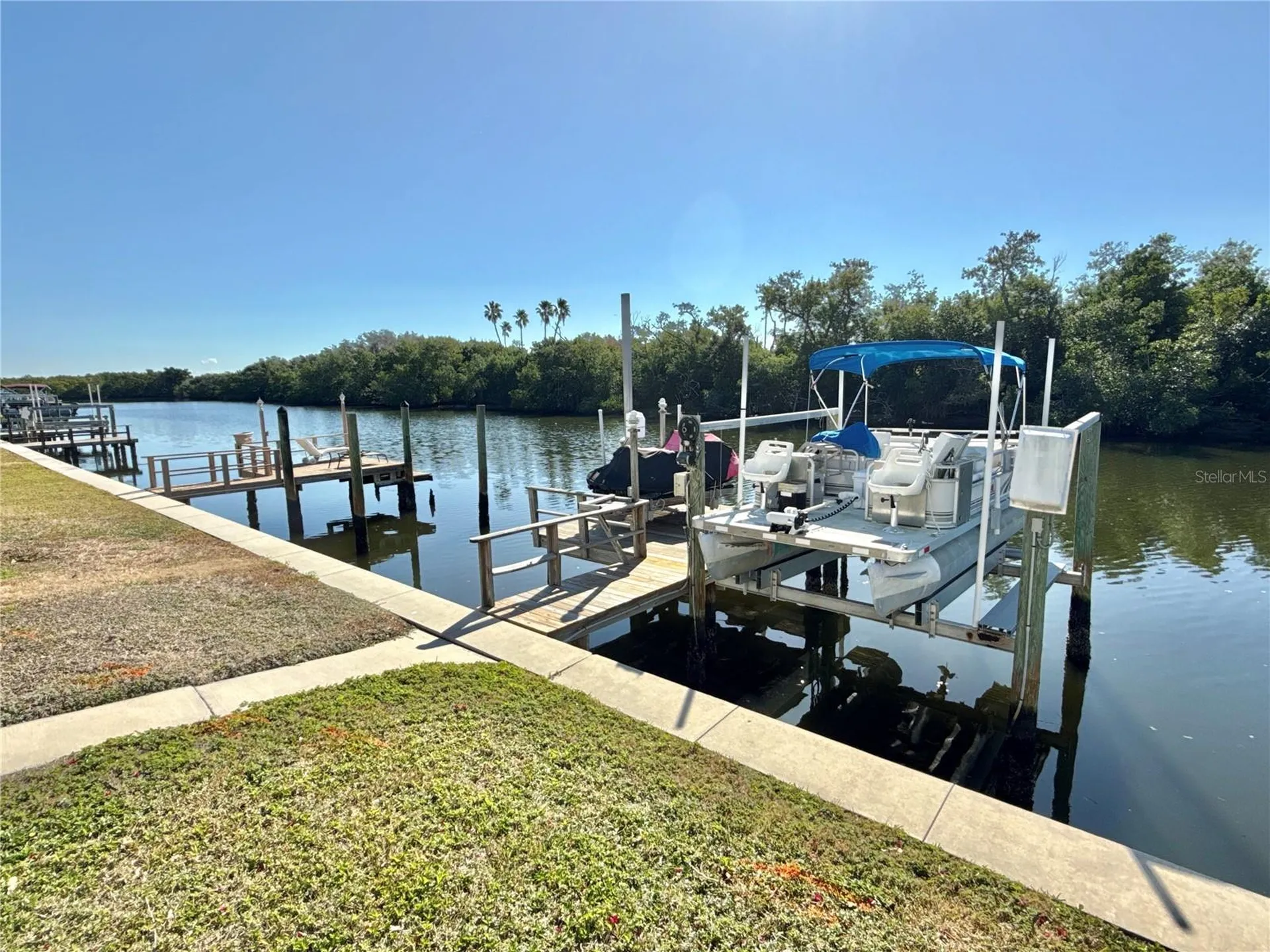436 Mount Oak Avenue NE St Petersburg FL 33702