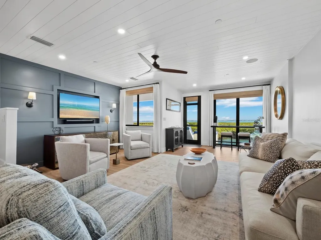 1918 Harbourside Drive Longboat Key FL 34228