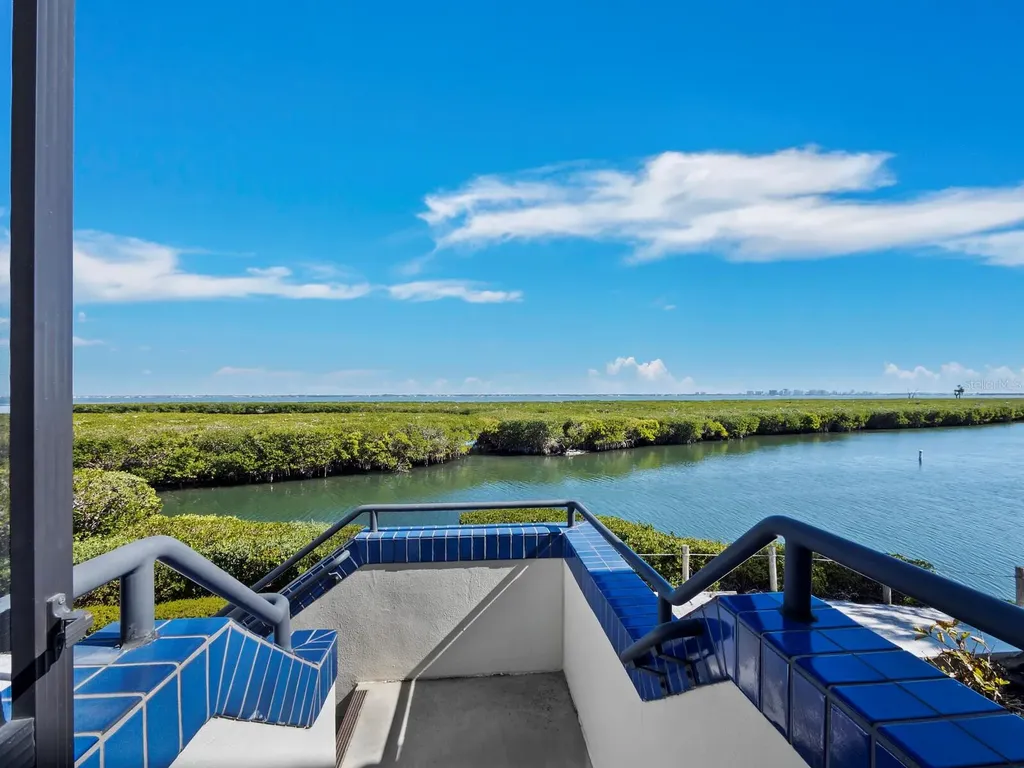 1918 Harbourside Drive Longboat Key FL 34228
