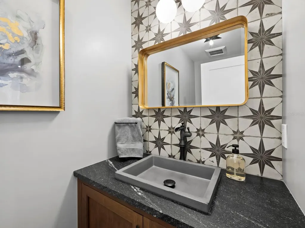 1918 Harbourside Drive Longboat Key FL 34228