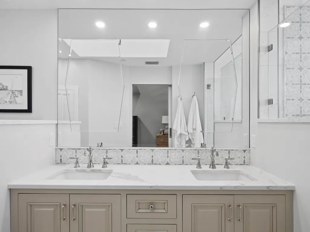 1918 Harbourside Drive Longboat Key FL 34228