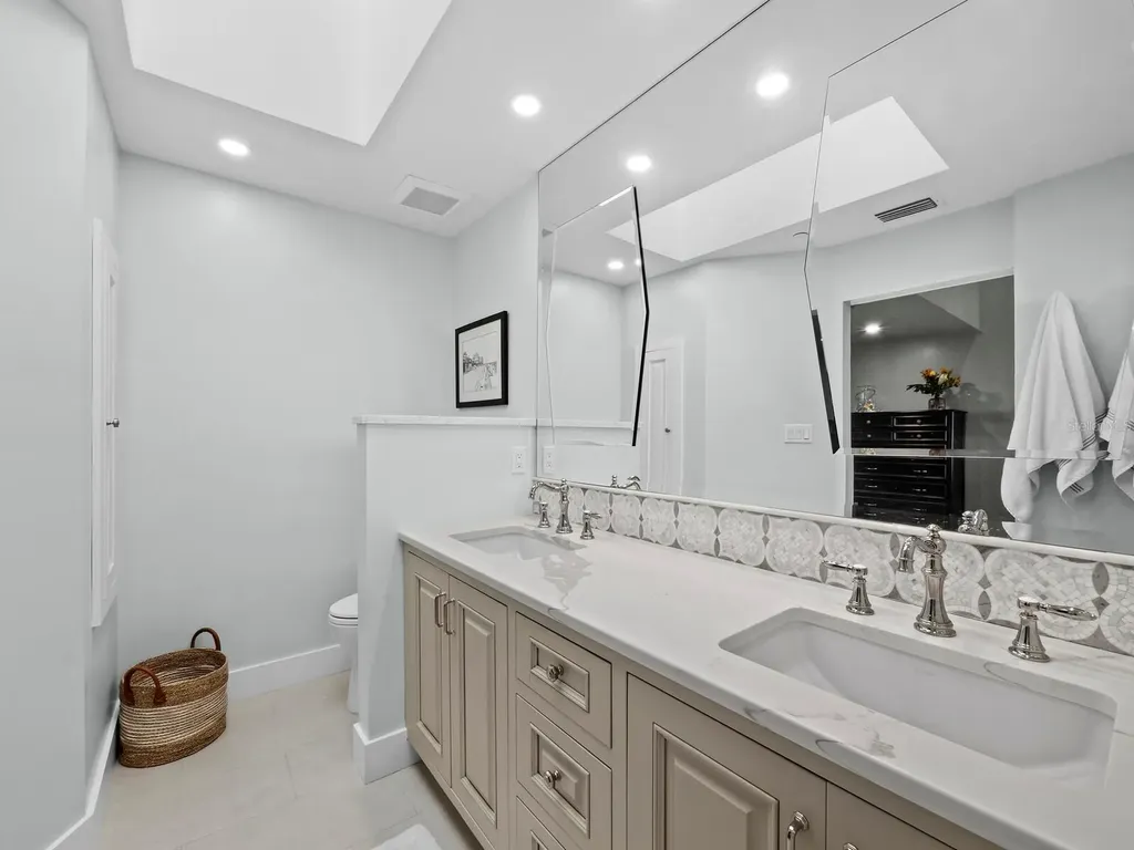 1918 Harbourside Drive Longboat Key FL 34228