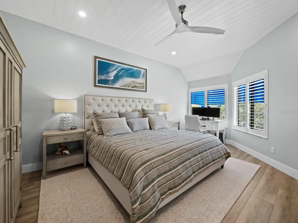 1918 Harbourside Drive Longboat Key FL 34228