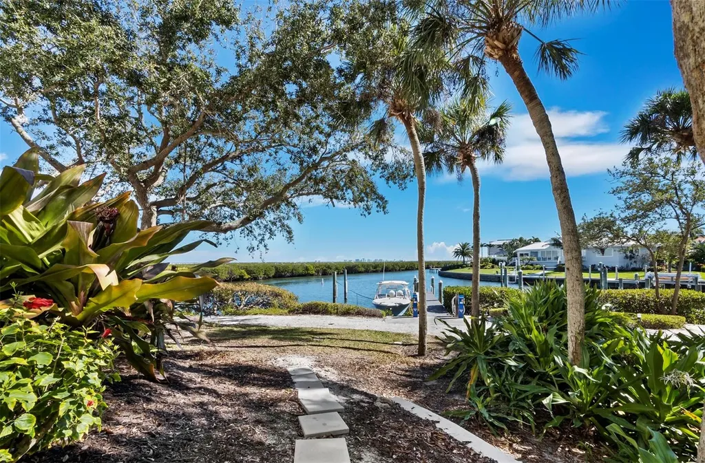 1918 Harbourside Drive Longboat Key FL 34228