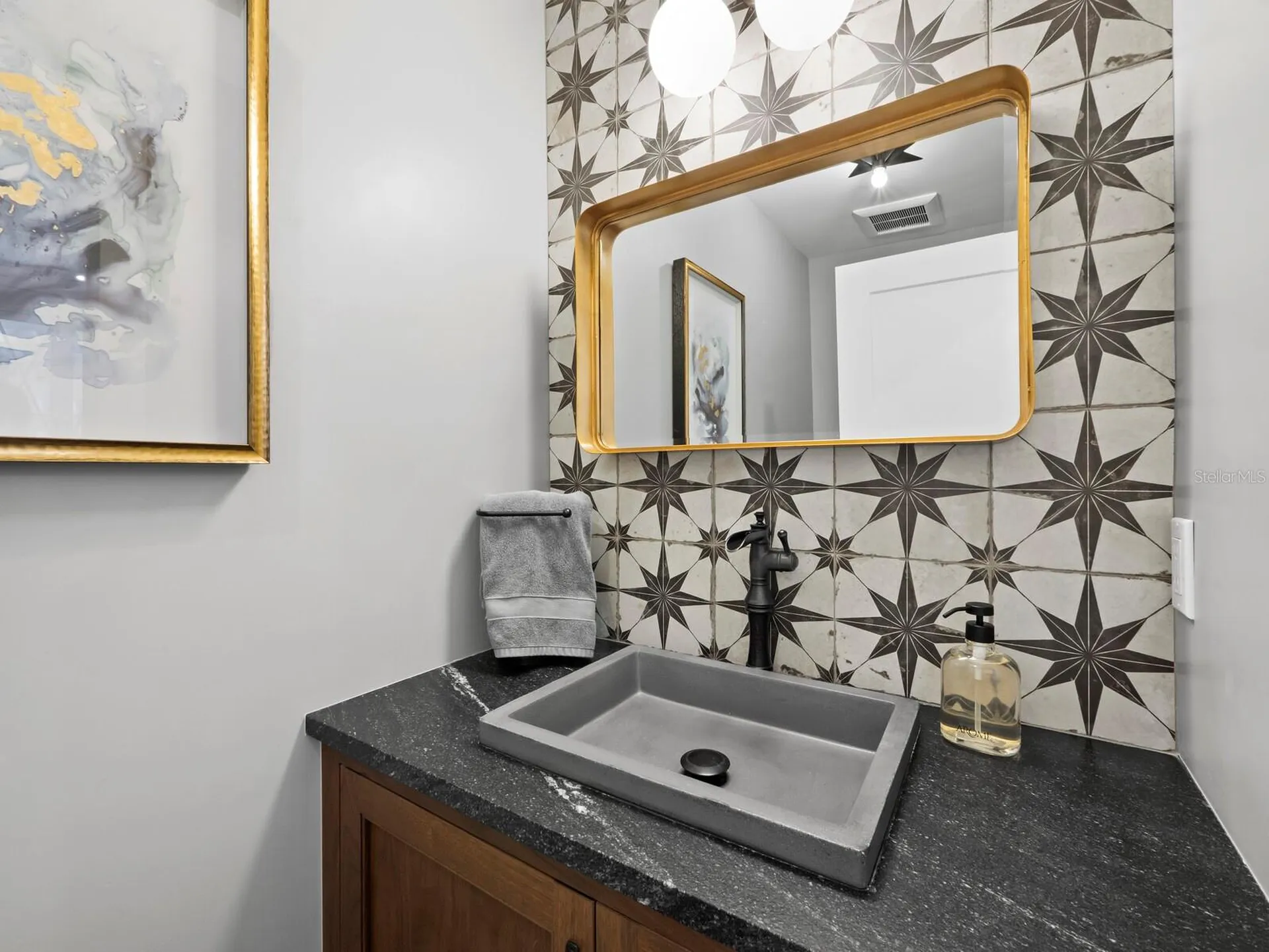 1918 Harbourside Drive Longboat Key FL 34228