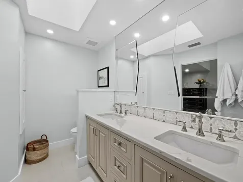 1918 Harbourside Drive Longboat Key FL 34228