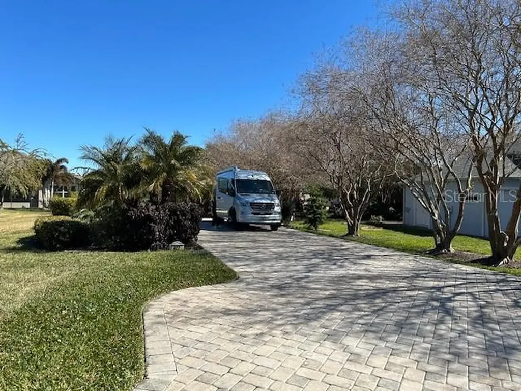 427 Travelers Drive Polk City FL 33868
