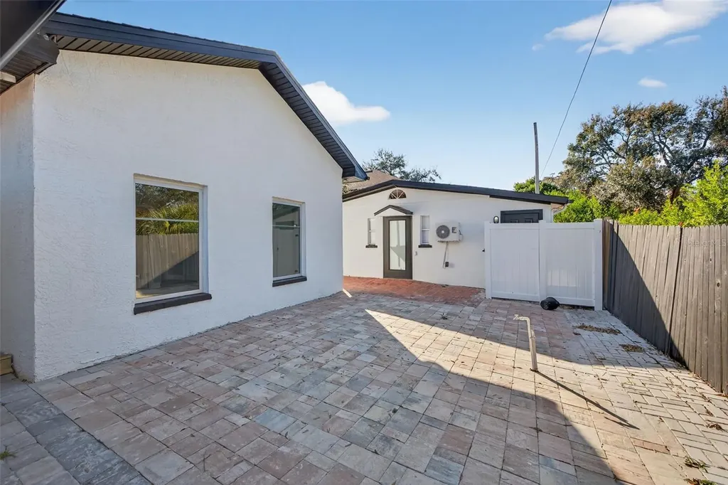 2835 W Shelton Avenue Tampa FL 33611
