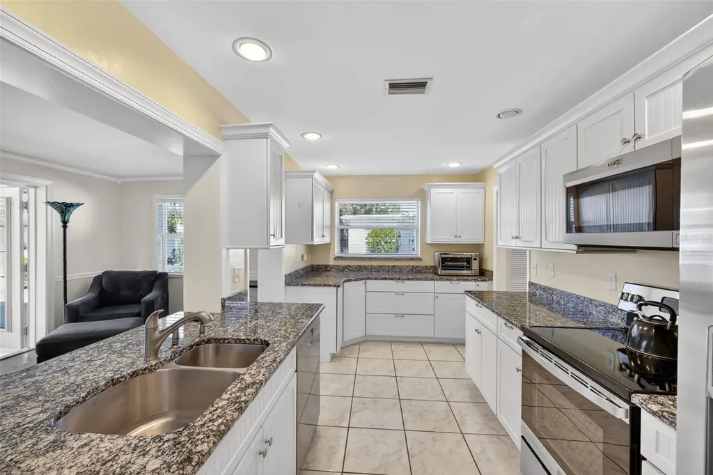 9208 142nd Street Seminole FL 33776