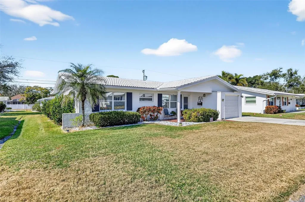 9208 142nd Street Seminole FL 33776