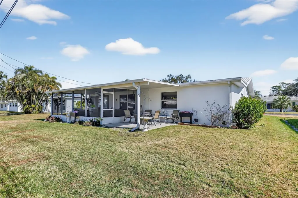 9208 142nd Street Seminole FL 33776