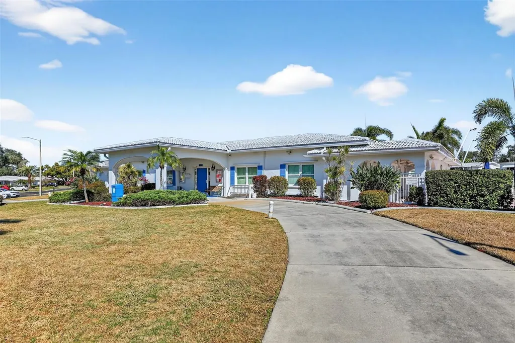 9208 142nd Street Seminole FL 33776
