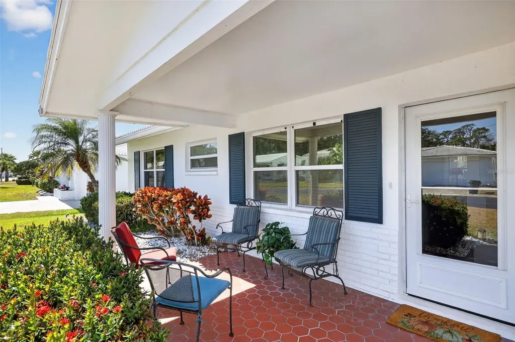 9208 142nd Street Seminole FL 33776