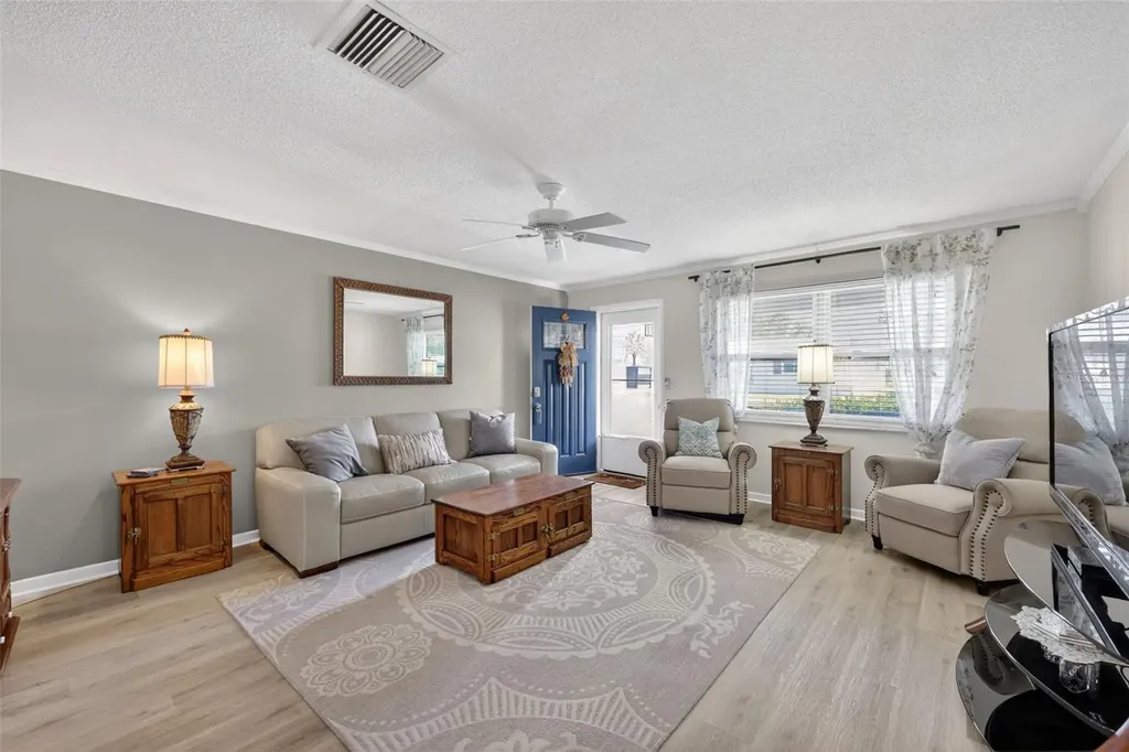 9208 142nd Street Seminole FL 33776