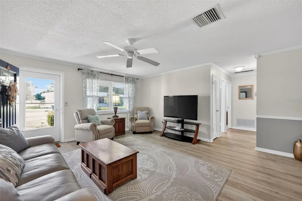 9208 142nd Street Seminole FL 33776