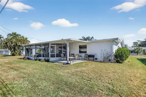 9208 142nd Street Seminole FL 33776