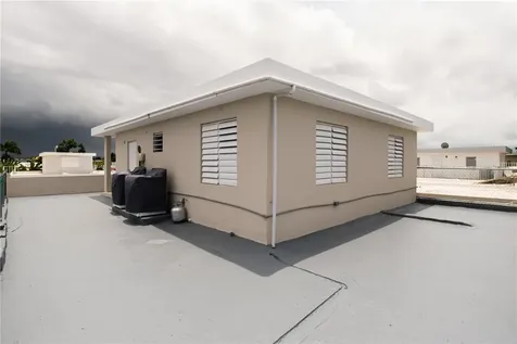 Levittown Lakes An 53 (altos) Lydia Oeste Toa Baja PR 00949