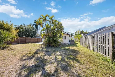 2710 3rd Avenue W Bradenton FL 34205