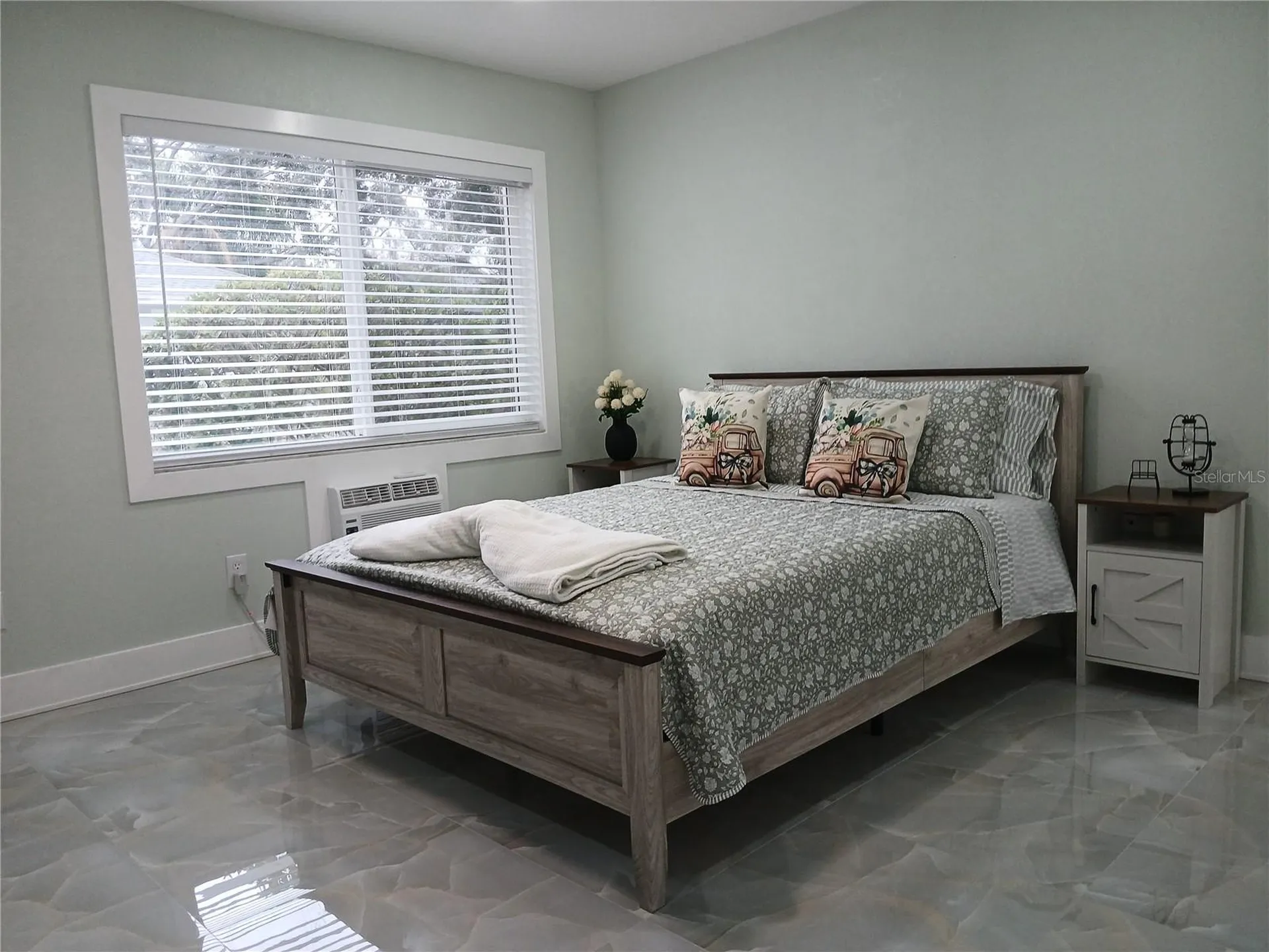 4129 Dolphin Drive Tampa FL 33617