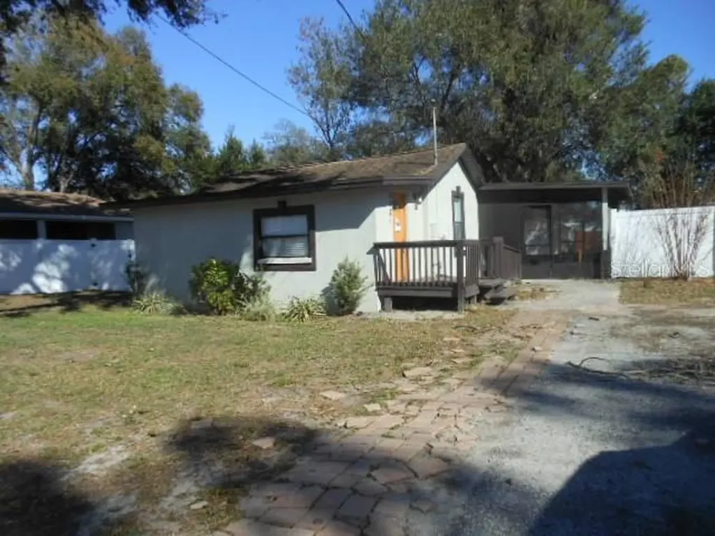 8421 N Orangeview Avenue Tampa FL 33617