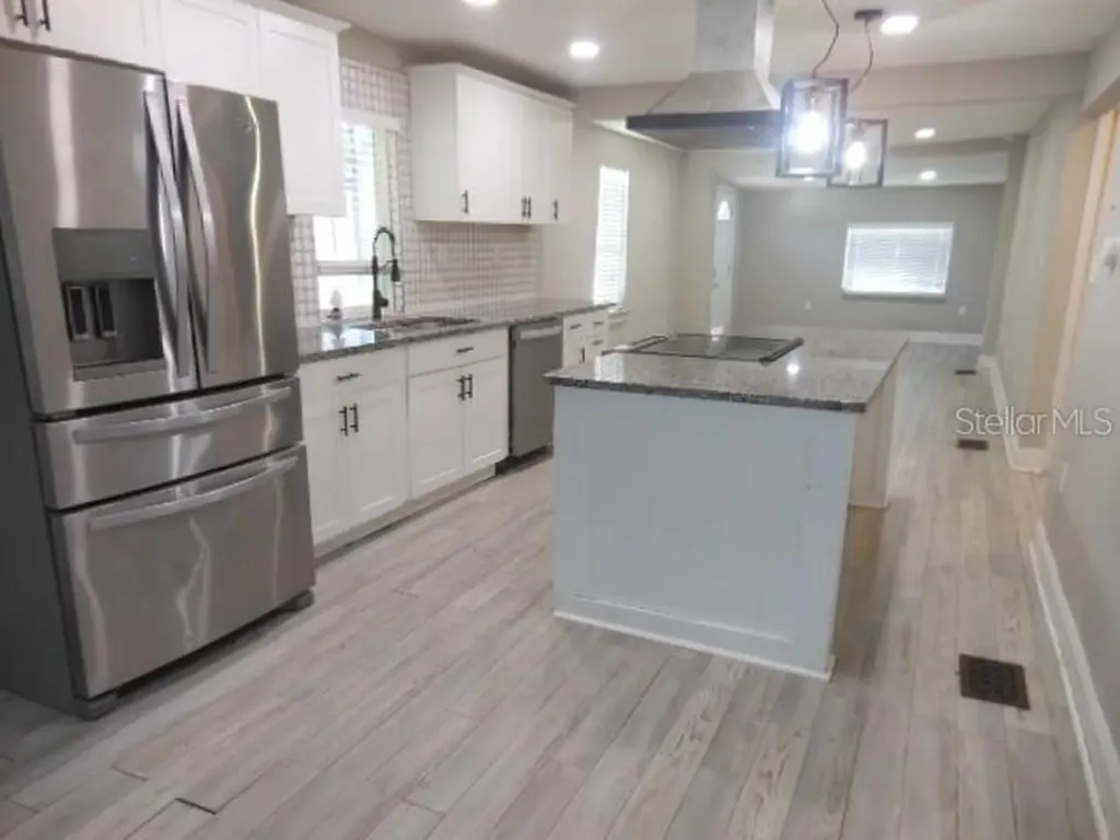 8421 N Orangeview Avenue Tampa FL 33617