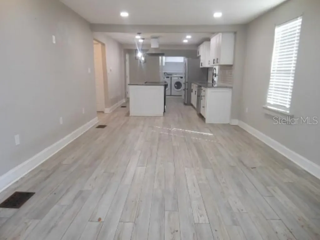 8421 N Orangeview Avenue Tampa FL 33617