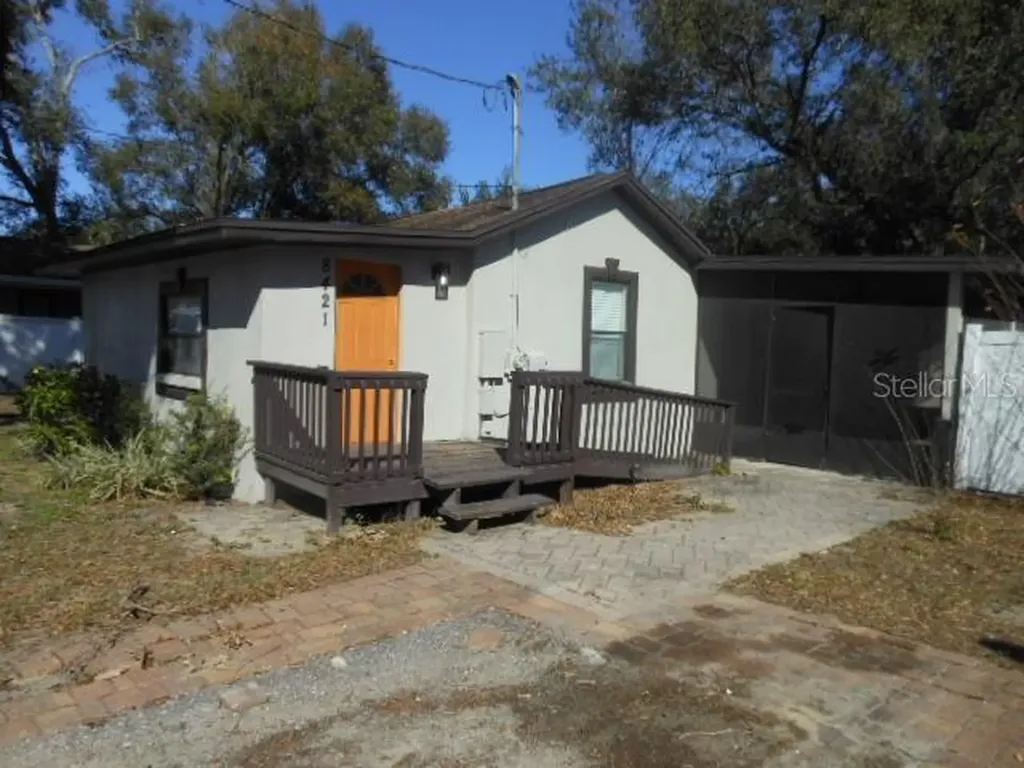 8421 N Orangeview Avenue Tampa FL 33617