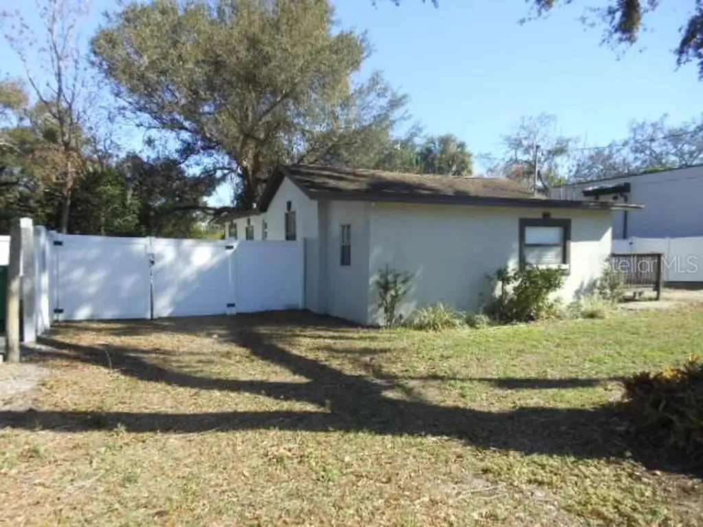 8421 N Orangeview Avenue Tampa FL 33617