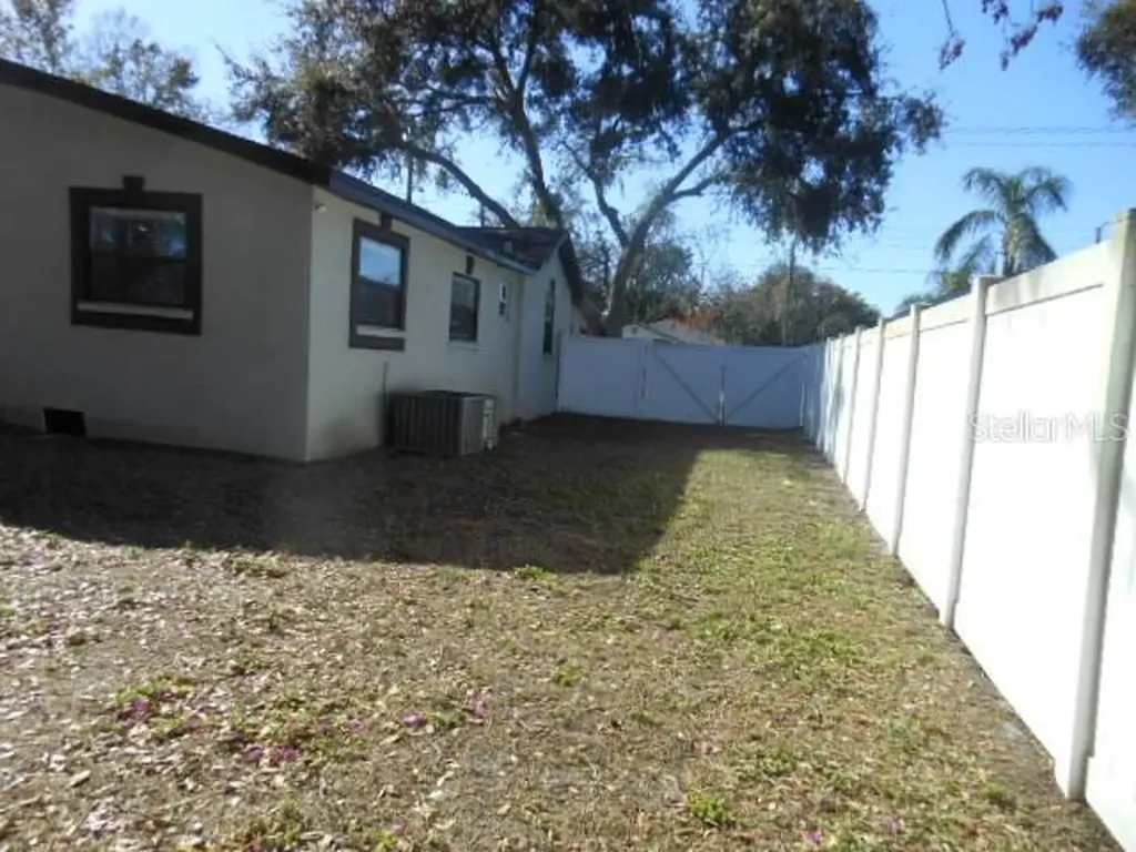 8421 N Orangeview Avenue Tampa FL 33617